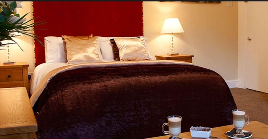 Coquetvale Hotel Ротбъри Екстериор снимка