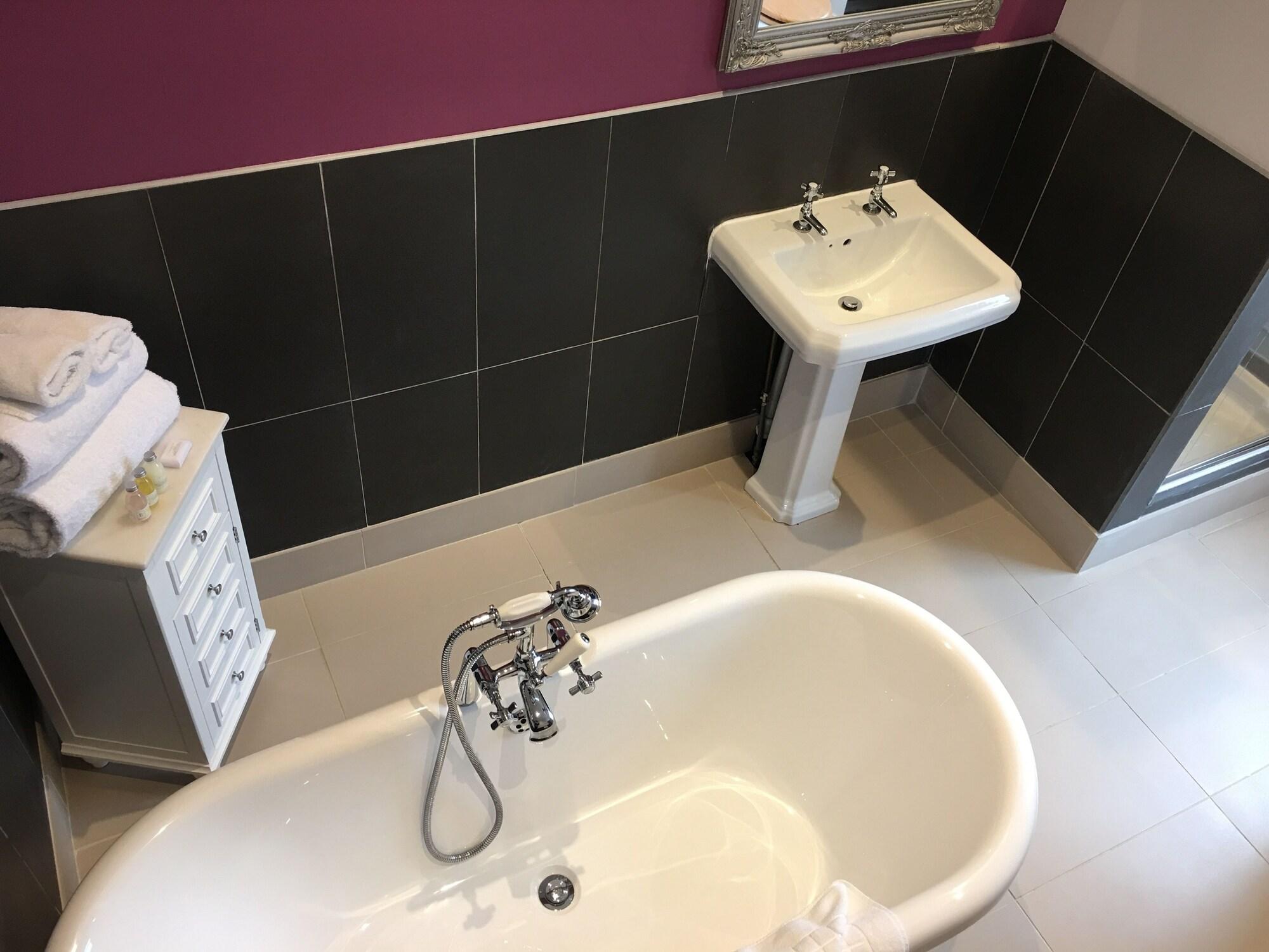 Coquetvale Hotel Ротбъри Екстериор снимка