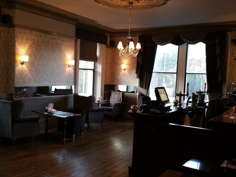 Coquetvale Hotel Ротбъри Екстериор снимка