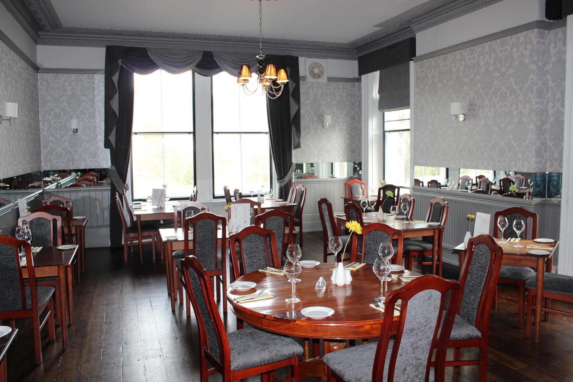 Coquetvale Hotel Ротбъри Екстериор снимка