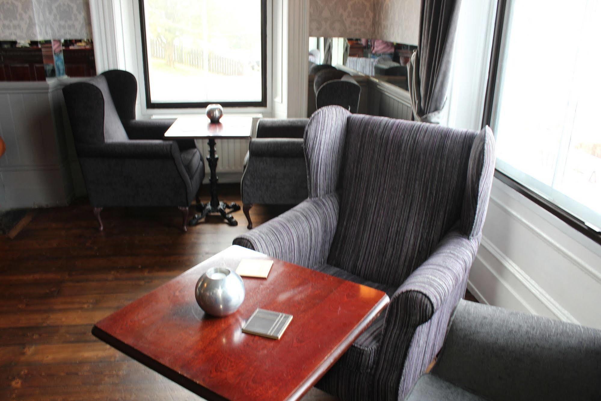 Coquetvale Hotel Ротбъри Екстериор снимка