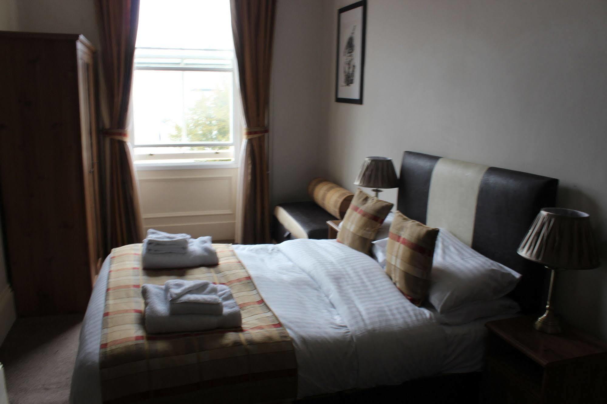 Coquetvale Hotel Ротбъри Екстериор снимка