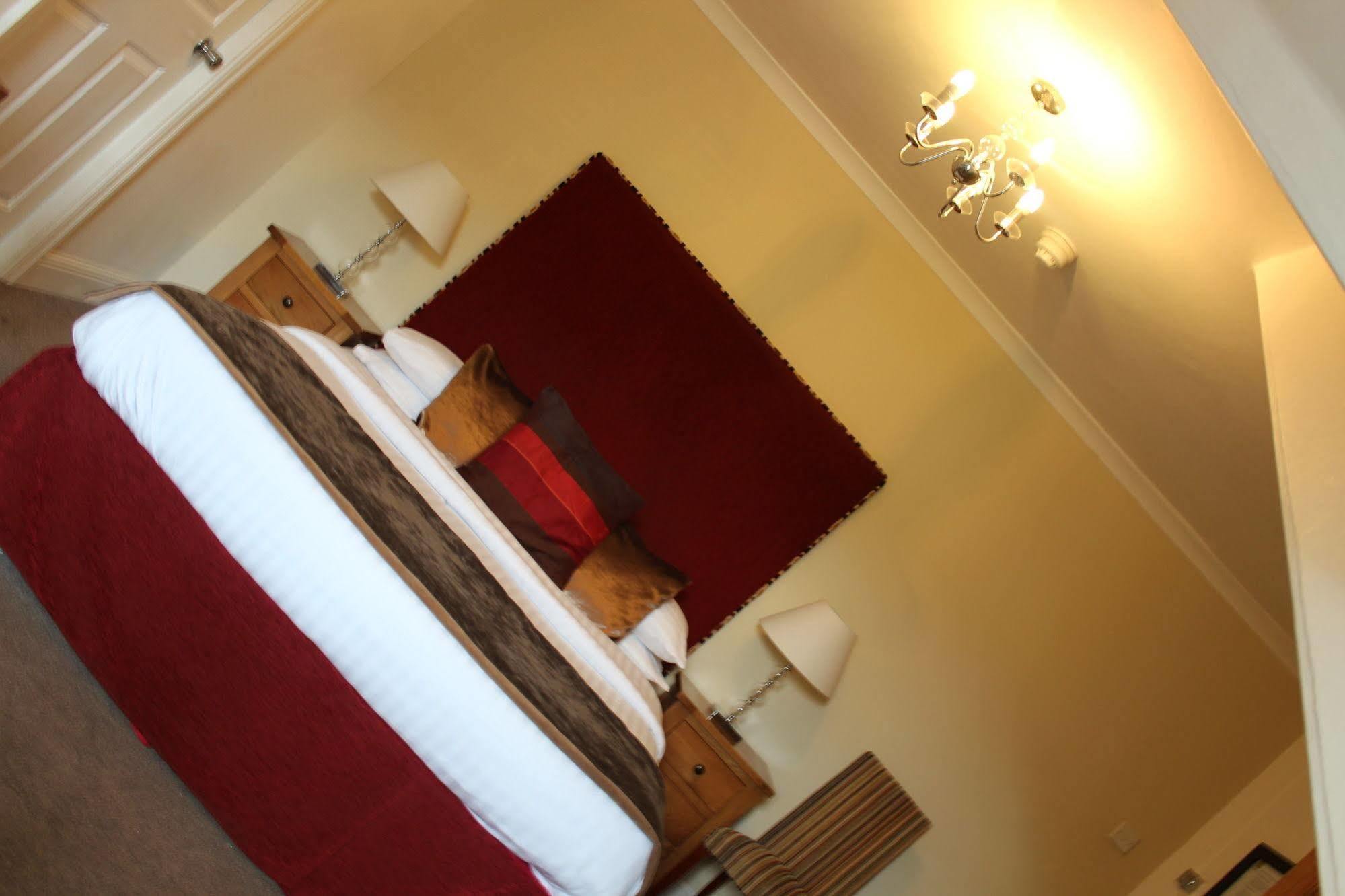 Coquetvale Hotel Ротбъри Екстериор снимка